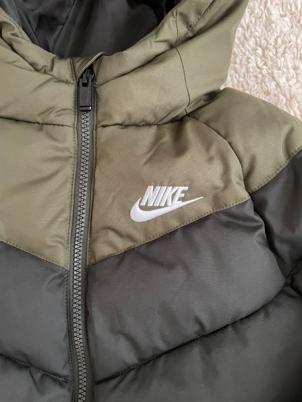 NWOT ~ Nike Kids Puffer Jacket ~Size 6-7